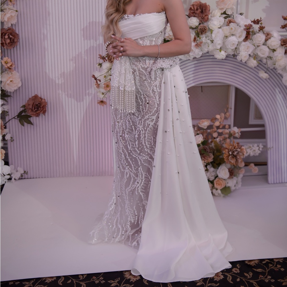 Elegant White Strapless Gown